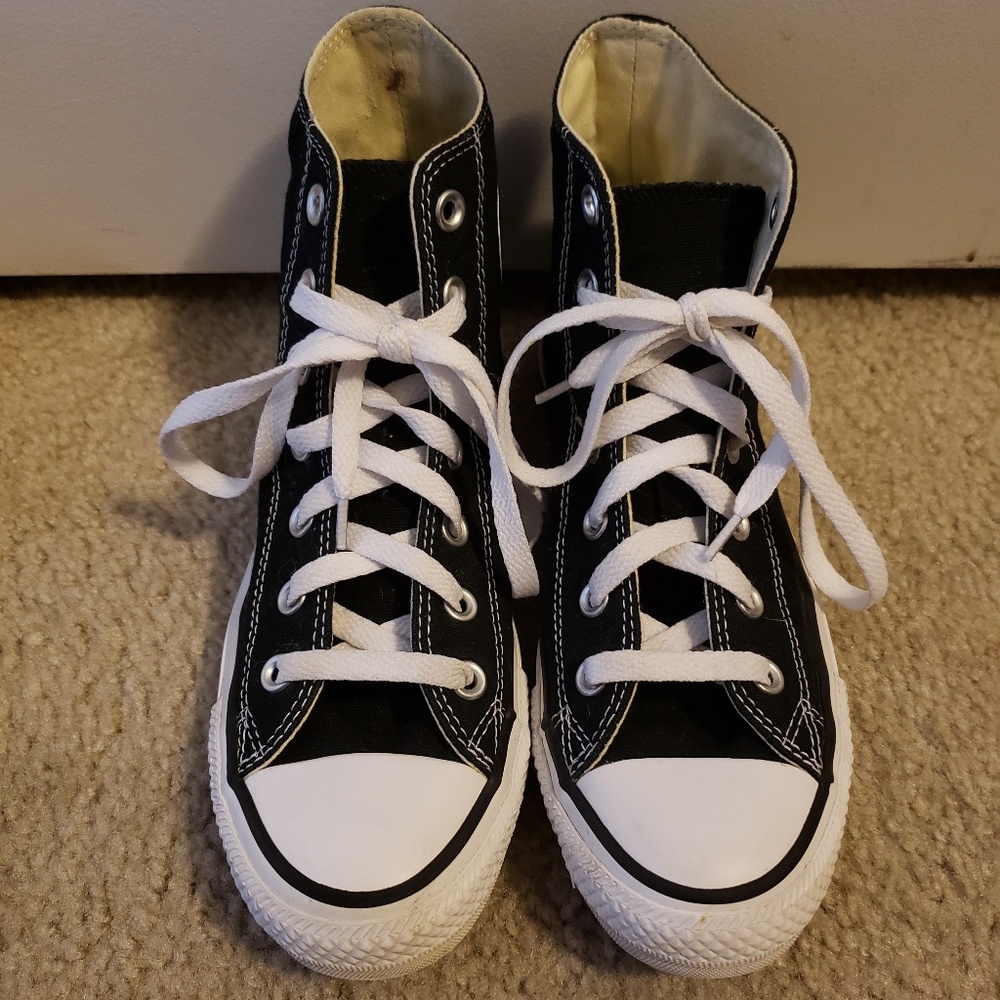 Black converse shoes